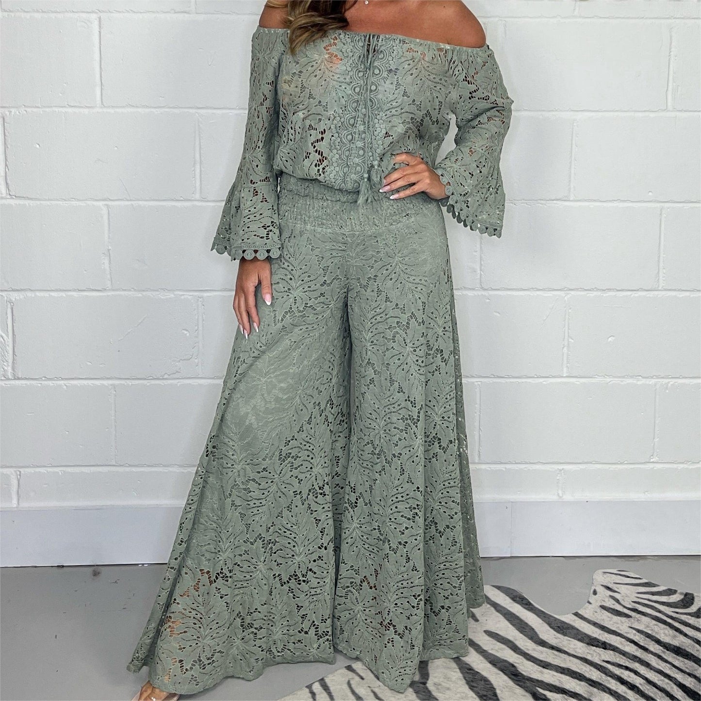 Completo Elegante Donna in Pizzo con Camicetta e Pantaloni - Fashion Suit per Occasioni Speciali