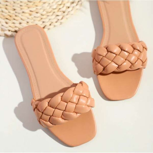Sandali estivi beige Solea by La Regina di Stile, eleganti e comodi, ideali per l'estate 2025.